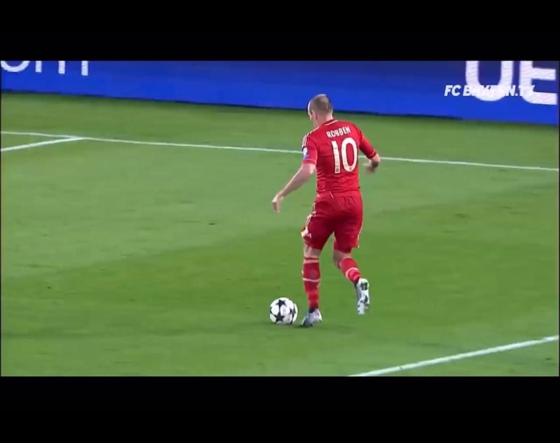 Frame: Robben upright over the ball, keeping the defender guessing which way he will go