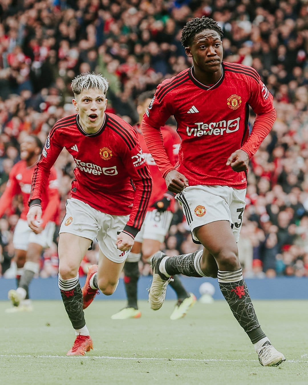 Alejandro Garnacho and Kobbie Mainoo running together for Manchester United